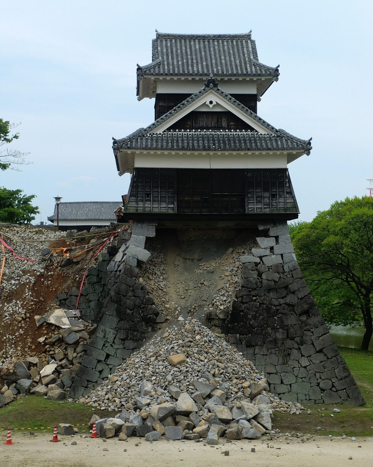 Inui Turret of Kumamoto Castle after the 2016 earthquake
